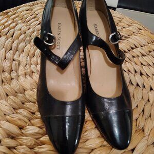 Karen Scott pumps